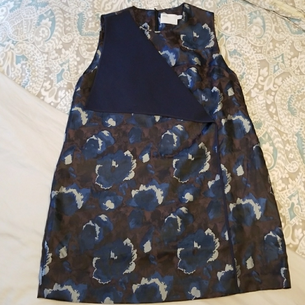 BEAUTIFUL sleeveless dress.